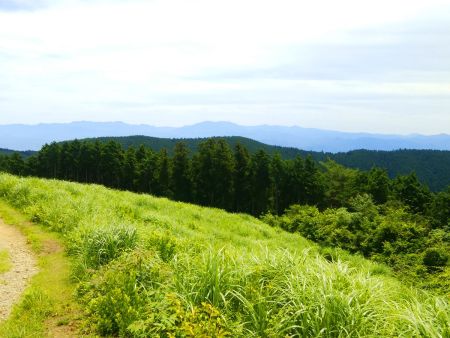 大峰山脈の方面を撮影。一番高いところが八経ヶ岳だと思われる