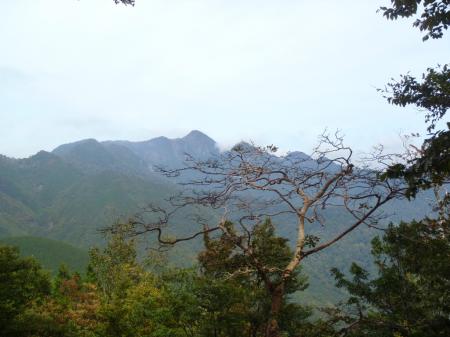 ピークでは大普賢岳がよく見える