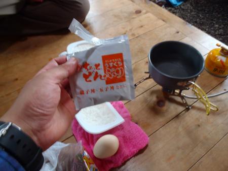 小屋にもどってちょっとどんぶりを作る