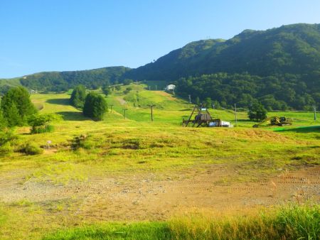 ここが冬になると全面スキー場になるんだけど夏に来るのは初めて。本当に高原になってるんだね