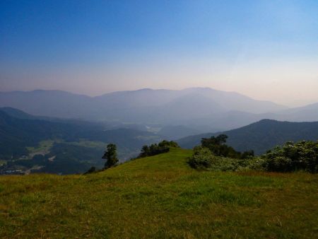 こっちは東側の展望かな。何の山が見えてるのかわからないけどまあ展望はよかった