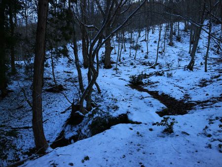 すでに積雪量が増えて雪山と化してしまったがアイゼンを出すまでもない積雪量