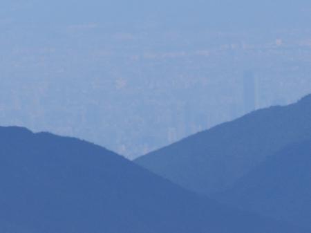 水越峠の間から阿倍野ハルカス