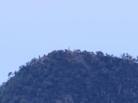 望遠で釈迦ヶ岳をみると釈迦像もこのとおり