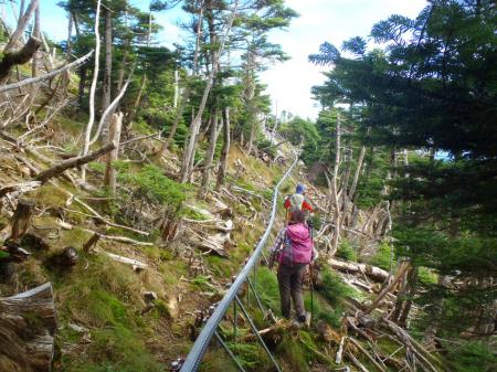 レール伝いは歩きにくい