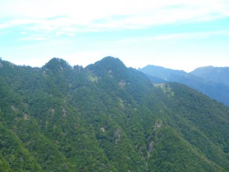 途中で鉄山がよく見える展望地があった