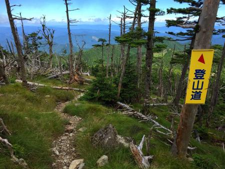 続いて明星ヶ岳へ向かう。明星のほうは以前に行った時、ガスってたのでリベンジ！