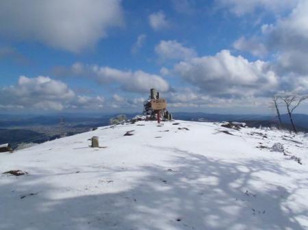 山頂では晴れた