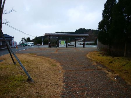 四明岳駐車場に到着。ここは何度か車であがってきたのでかなり見覚えがある