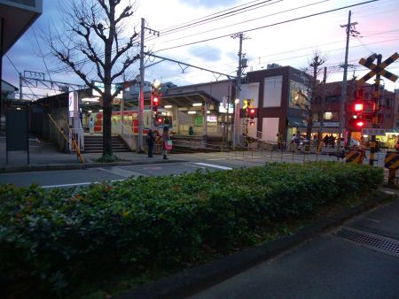 ちょうど日没のすぐあとに修学院駅まで戻ってこれた。夜景撮影は断念したけど、お疲れ様でした