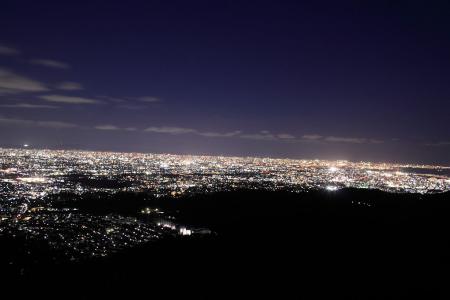 行者山東観峰からの夜景。夜景は行者山東観峰から少し下ったところ