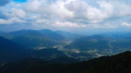 麓に民家があるけどどこになるんだろうか！？ドローンだと方角がわからない