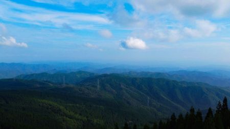 ドローンで東側の展望も撮影しておいたけど、こっちも高い山などないね