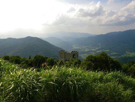 途中で展望がいいところがあったので撮影しておいた。ベルピールの鐘の音が聞こえてきた
