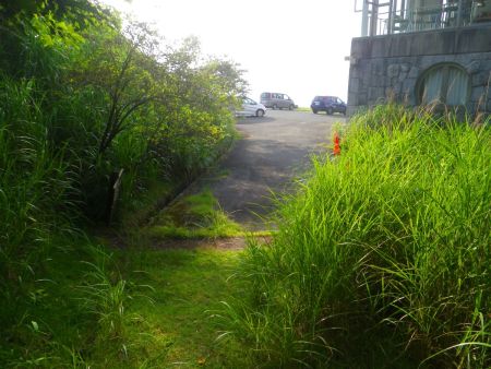 ベルピールホールの登山口まで下ってきた