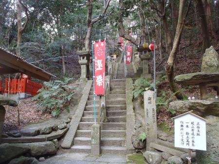 登山道もあるけどせっかくなので参道を登る