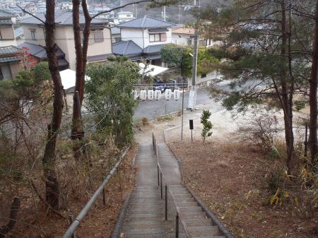 一旦、住宅地へ下る