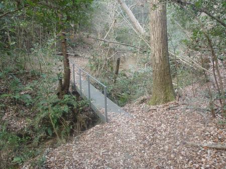 一旦谷へ降りる