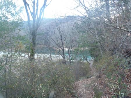 左手に星田新池