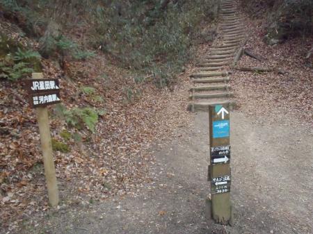 前のルートのように妙見宮方面へ一旦下る