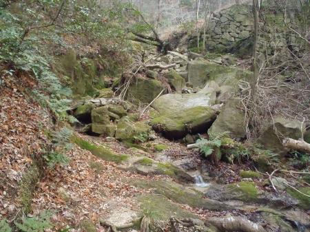 城の石垣のようなものがあった