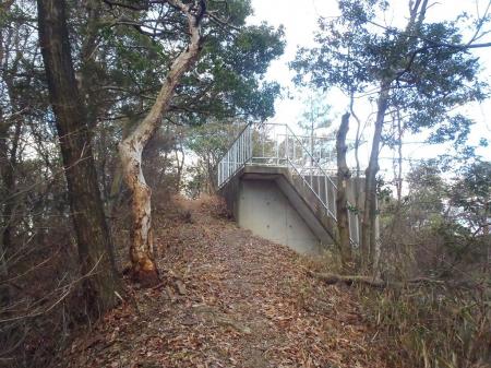 さらに尾根を進み日南山を目指す。ここは違う