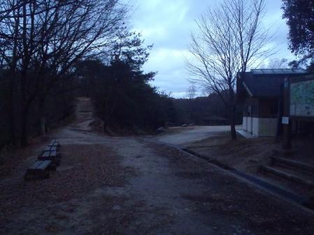 やまびこ広場に到着。大気がいいので、ここから夜景撮影のため北山師岳へ向かうことに！