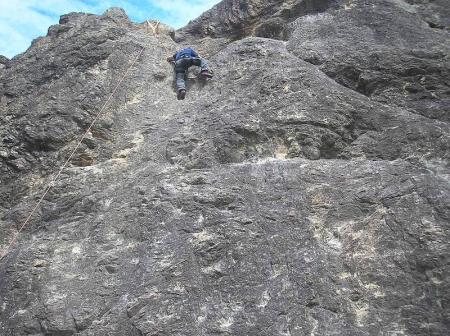 蓬莱峡でクライミングでトレーニングする
