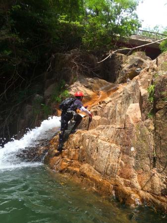 結構滑る～が滝の水しぶきが超気持ちいい～