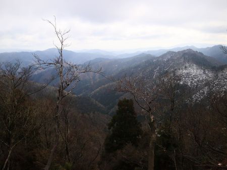 下山時、ガスがはけて展望があった。写真ではわからないけど肉眼では右奥に琵琶湖が見えていた