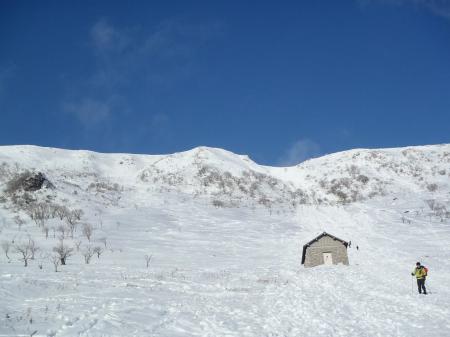 避難小屋と伊吹山を後に