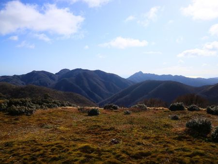 御在所岳や鎌ヶ岳を一望。どっちも特徴的な形なのでわかりやすいね