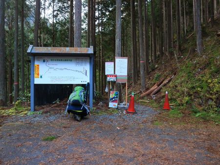 ここから宮の谷渓谷へ入っていく
