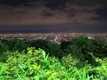 以前に展望地から夜景を撮影した時の画像。こんな感じに見える