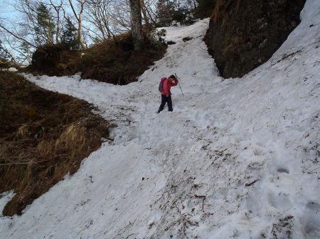 さっきのキレット手前のトラバース危険箇所。下りのほうがやばかったかも