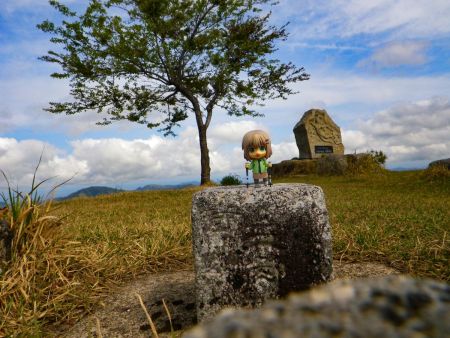 せっかくなので雪村あおいちゃんと三角点を撮影しておいた