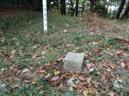 石堂ヶ丘の三角点に到着。これでも680.1mの標高のようだ