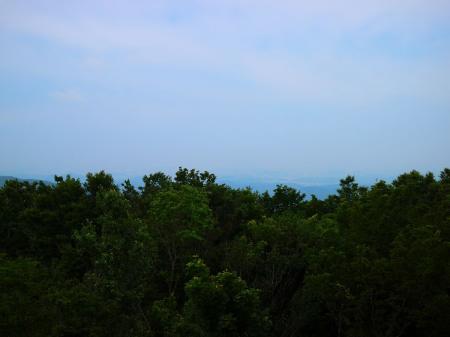 大阪方面の展望。霞んでいて何が見えてるかわからないね