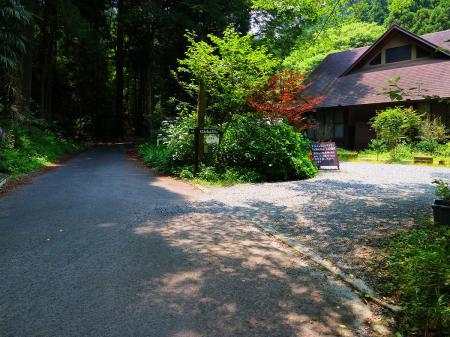 途中にあるそぶらの森レストラン。このレストランでさっき停めた渓流園地の駐車料金を払う