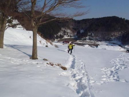 同行者は山スキーのデビュー戦だがまだ歩き慣れていない