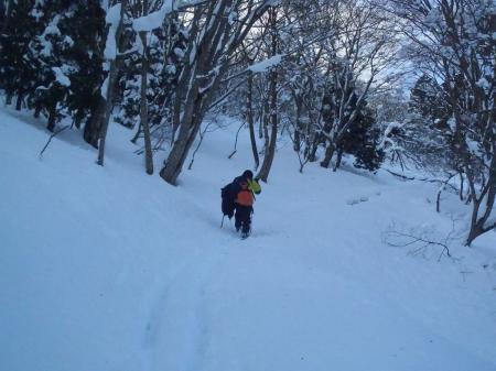 急登も続き、もはや息切れ状態