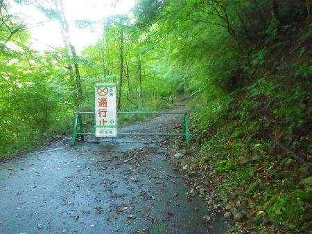 本来ならばここまで車であがれたんだけど仕方ないよね