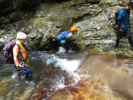 えりさんは今回で二度目となる沢登りだけどなんとか遡行できてるようで良かった
