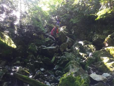 間違って間の谷を降りてしまった