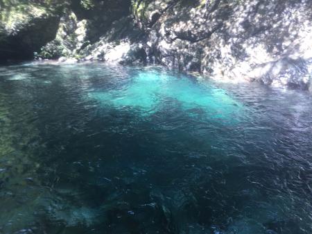 ここも陽が差し込めばグッドなブルーに！