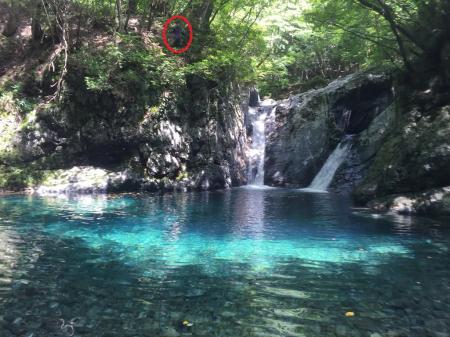 そしてついにひでぶ～さんが赤丸のところから飛び込むことに・・・めっちゃ高いです