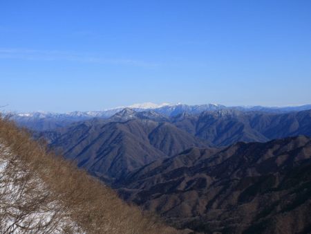 白山もこの通り見える。あそこまでいくと真っ白なんだね