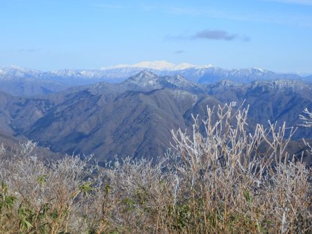 金糞岳山頂からは白山がどかーんっと望めた。これはズームしてるけど結構大きく見えた