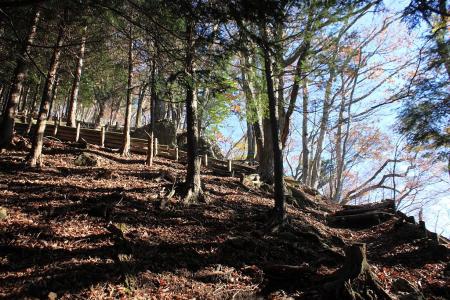 ジグザグの登りが続く