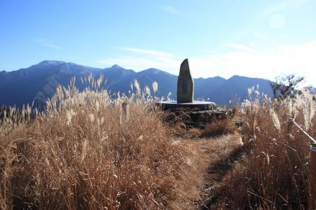 下山時に観音峰展望台を反対側から撮影